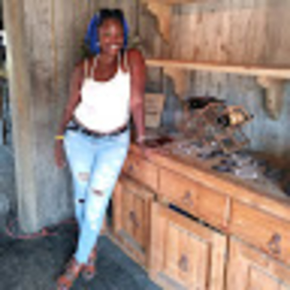 Meet your Posher, Andrea